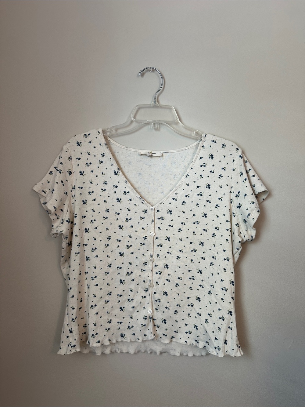 Cream Floral Button-Down Flutter Sleeve Crop Top